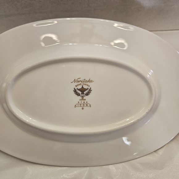 Noritake"Icon" pattern gravy boat with tray. - Picture 8 of 11